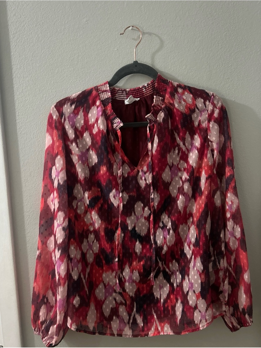 Tribal Jeans Women's Red Patterned Long-Sleeve V-Neck Blouse size Small